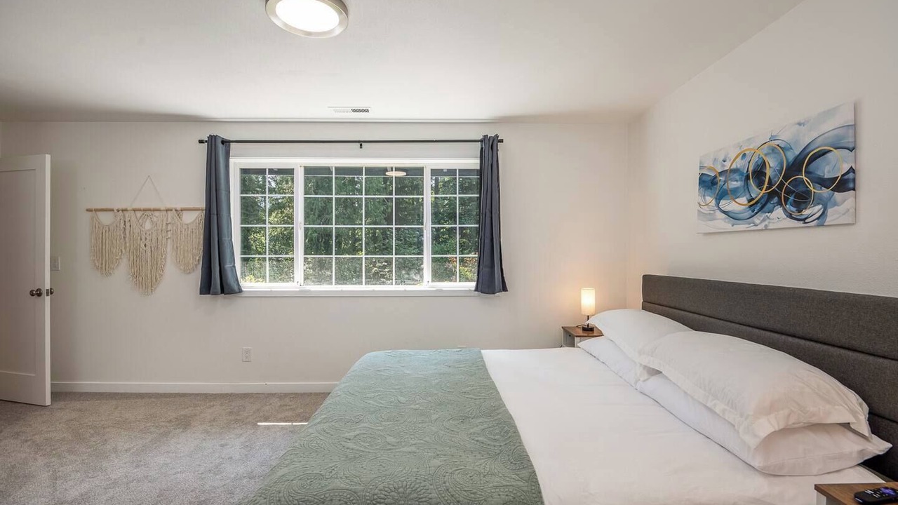 Photo of Bedroom in McKenzie Bridge