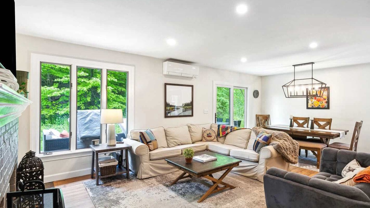 Photo of Livingroom in West Hartford