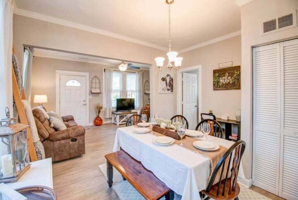 Photo of Livingroom in Bayview