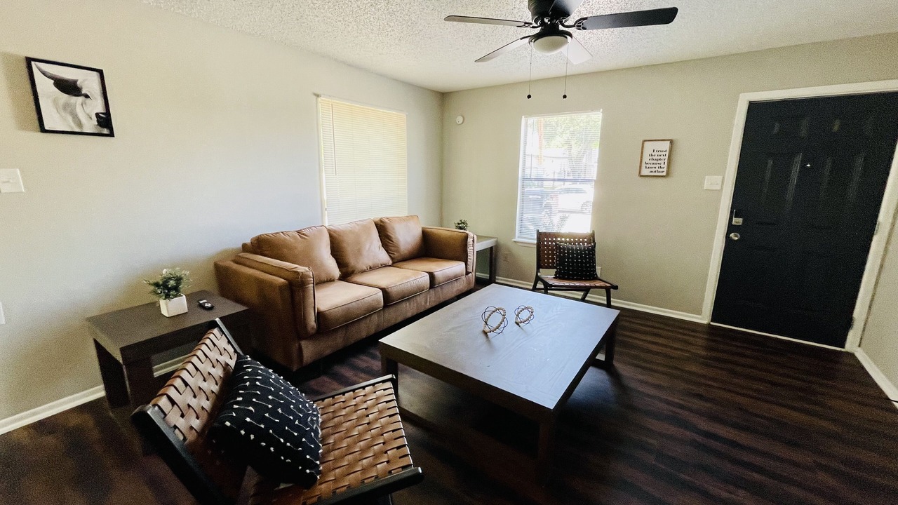 Photo of Livingroom in Mahncke Park