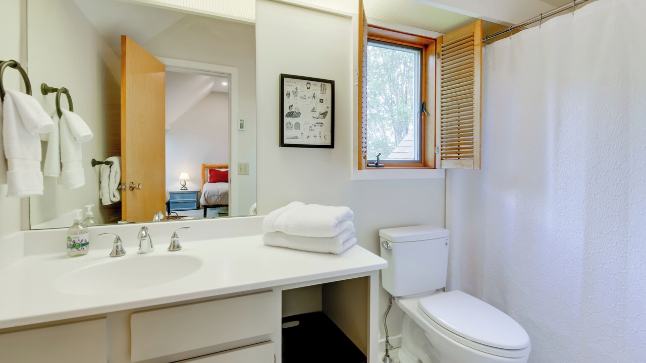 Photo of Bathroom in Warren
