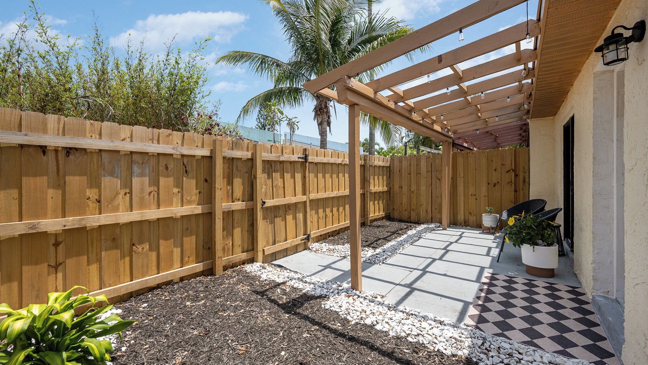 Photo of Patio Balcony in Ocean Woods