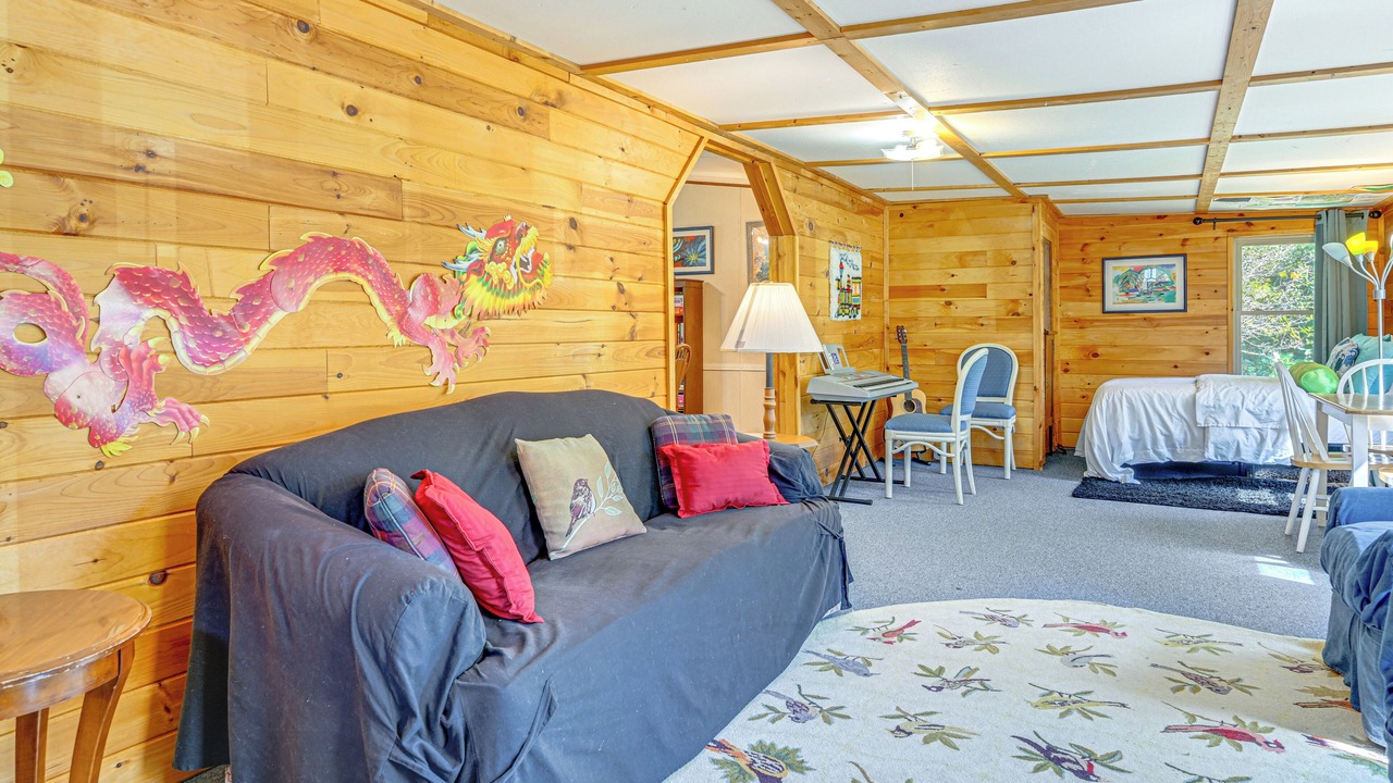 Photo of Livingroom in Robbinsville