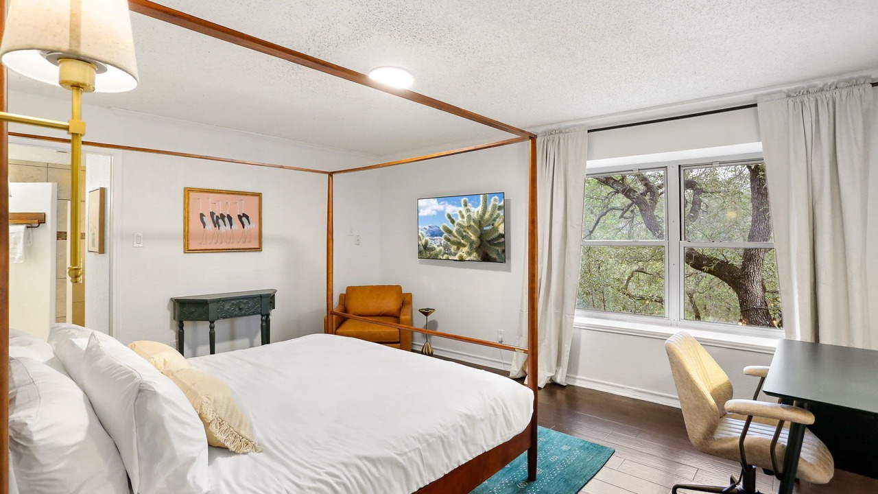 Photo of Bedroom in Whispering Oaks