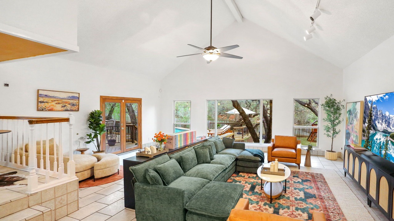 Photo of Livingroom in Whispering Oaks