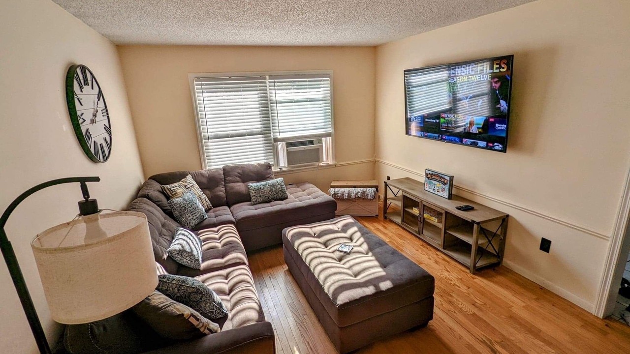 Photo of Livingroom in Queensbury