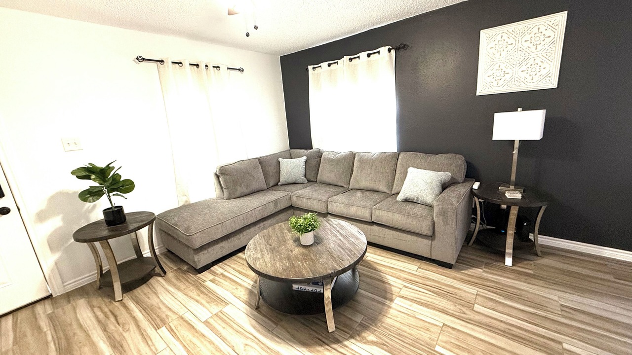 Photo of Livingroom in Mahncke Park