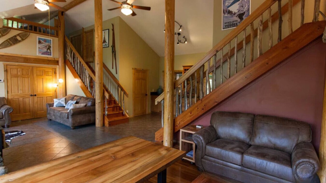 Photo of Livingroom in Oakridge
