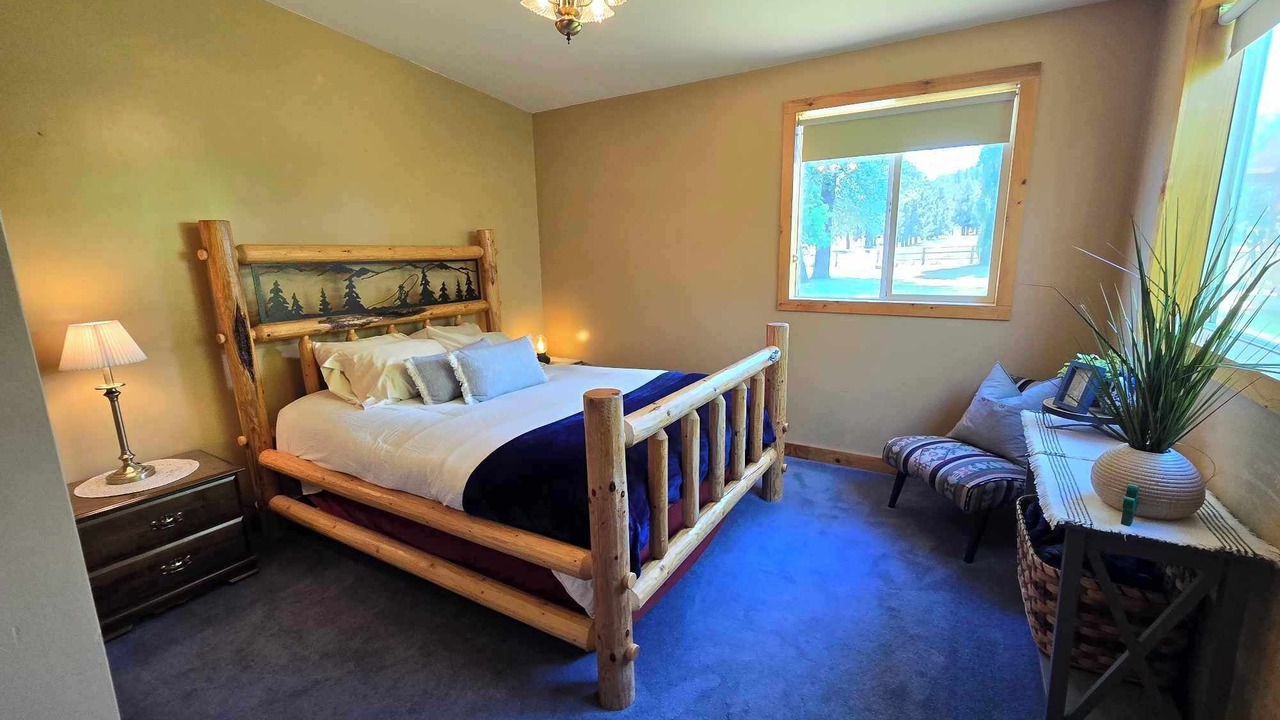 Photo of Bedroom in Crooked River Ranch