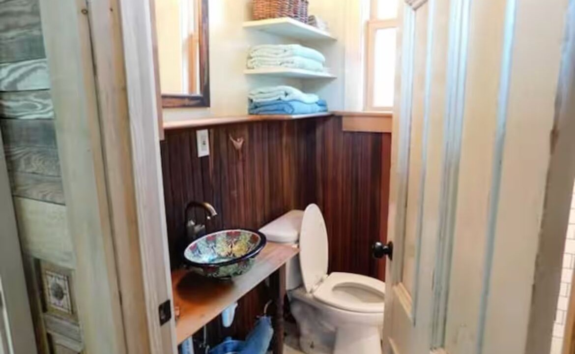Photo of Bathroom in Apalachicola