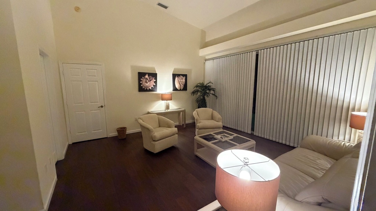 Photo of Livingroom in Golden Beach