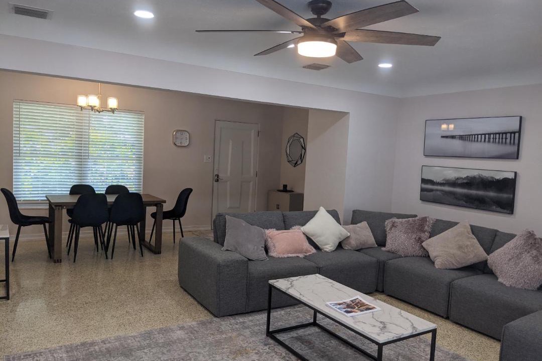 Photo of Livingroom in Arlington Park