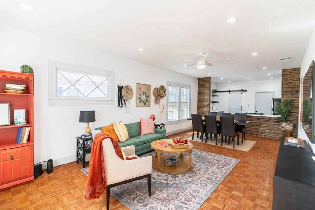 Photo of Livingroom in Tobin Hill