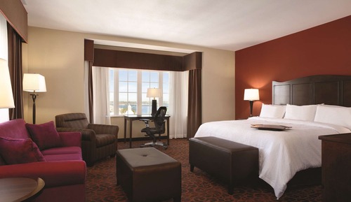 Room, 1 King Bed, Refrigerator & Microwave, Corner