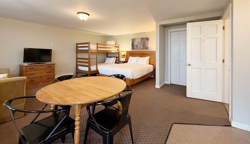 Meadow View Queen Bunk | Patio