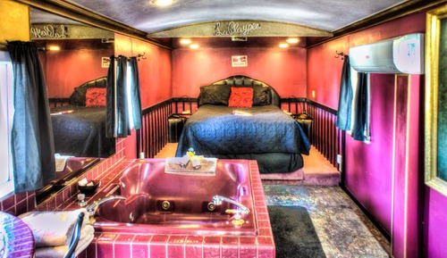 Signature Cabin, 1 Queen Bed (The Gatsby)