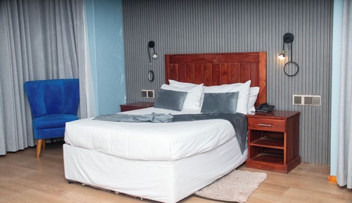 Deluxe Suite, Balcony, Mountain View