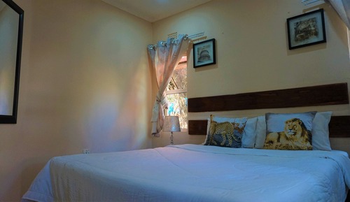 Family House, 2 Bedrooms, Pool View
