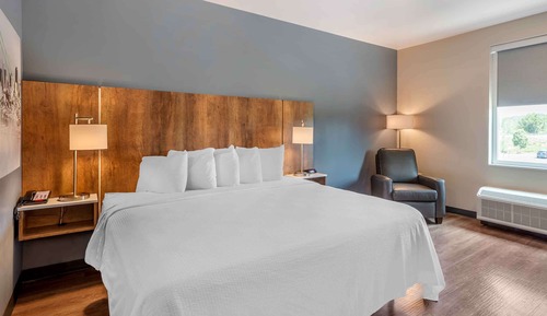 Standard Studio, 1 King Bed, Non Smoking, Refrigerator (Microwave)