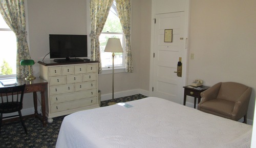 Standard Room, 1 Queen Bed