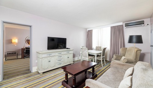 Suite, 1 King Bed (Additional Living Area)