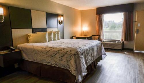 King Room with Bath Tub - Disability Access/Non-Smoking 