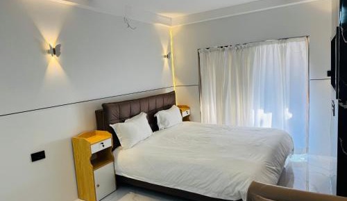 Deluxe Double Room (2 Adults + 1 Child)