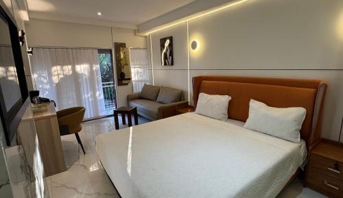 Deluxe King Suite