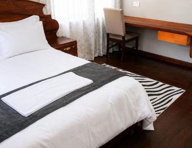 Deluxe Queen Suite