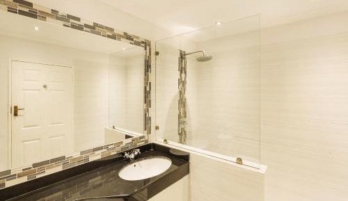 Guest Room, 1 King