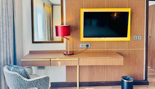 One-Bedroom Suite with Club Lounge Access