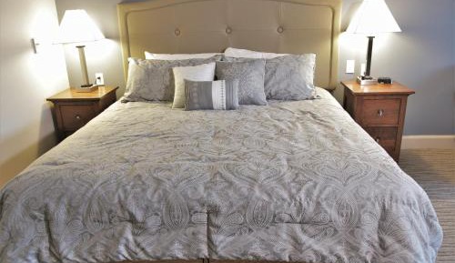 Deluxe King Suite