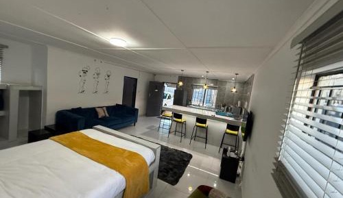 Studio Apartment with Queen Bed