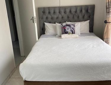 Deluxe Queen Suite