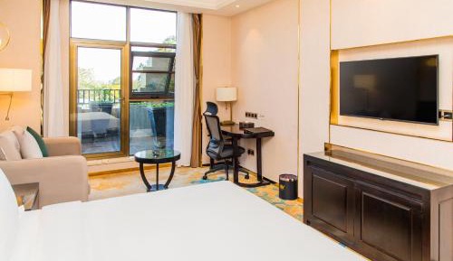 Queen Room with Balcony