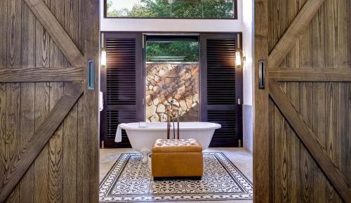 Deluxe King Room with Veranda and Forest View