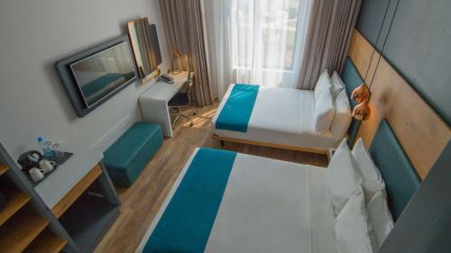 Standard Room 2 Double Beds Non Smoking
