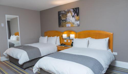 Standard Twin Room with Mountain View