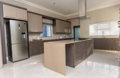 Harare East Apartment | Upmarket 4 bed Chisipite House - 2193