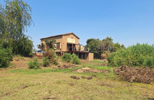 Kakumbi Villa | Magic Mfuwe Private Bush Estate