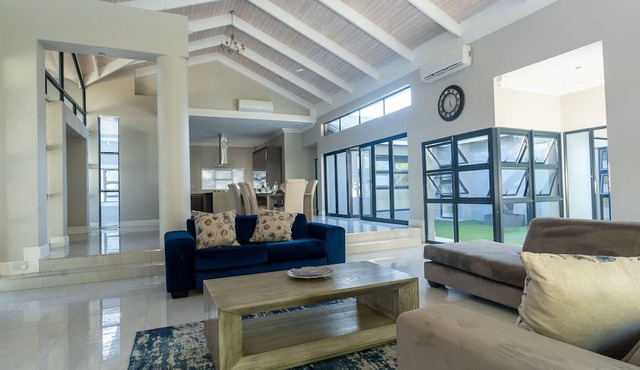 Upmarket 4 bed Chisipite house - 2193