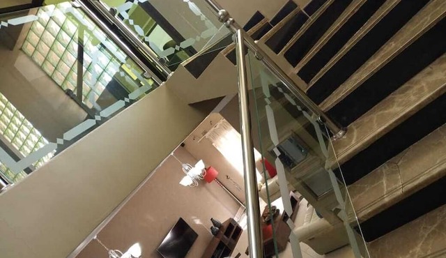 Executive fully furnished apartment close to amenities