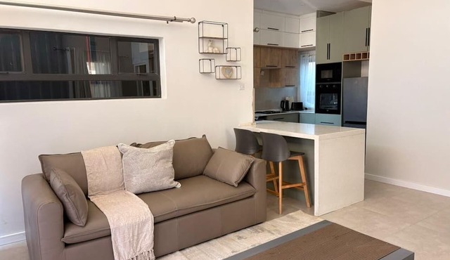 One bedroom modern apartment in Fomona - 2386