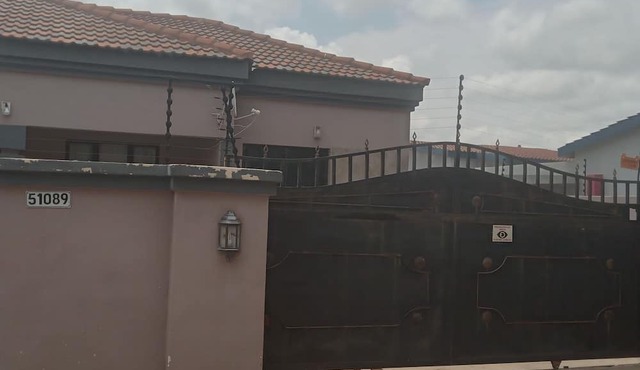 Peaceful 2-bedroom bungalow with AC in charming Gaborone